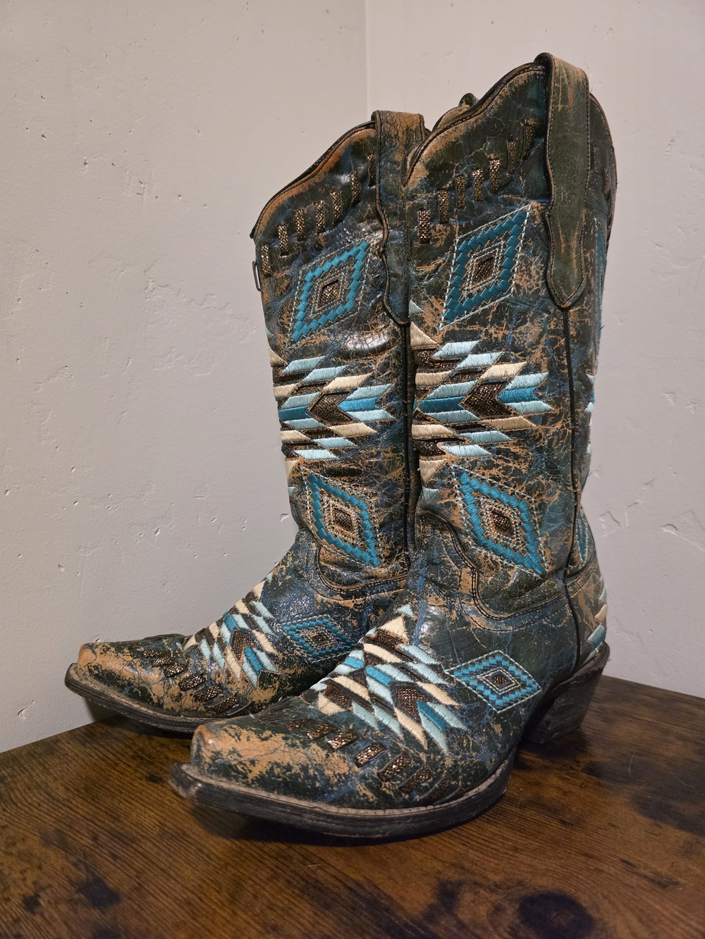 Corral Women’s Turquoise Aztec Pattern Boots -sz 7.5